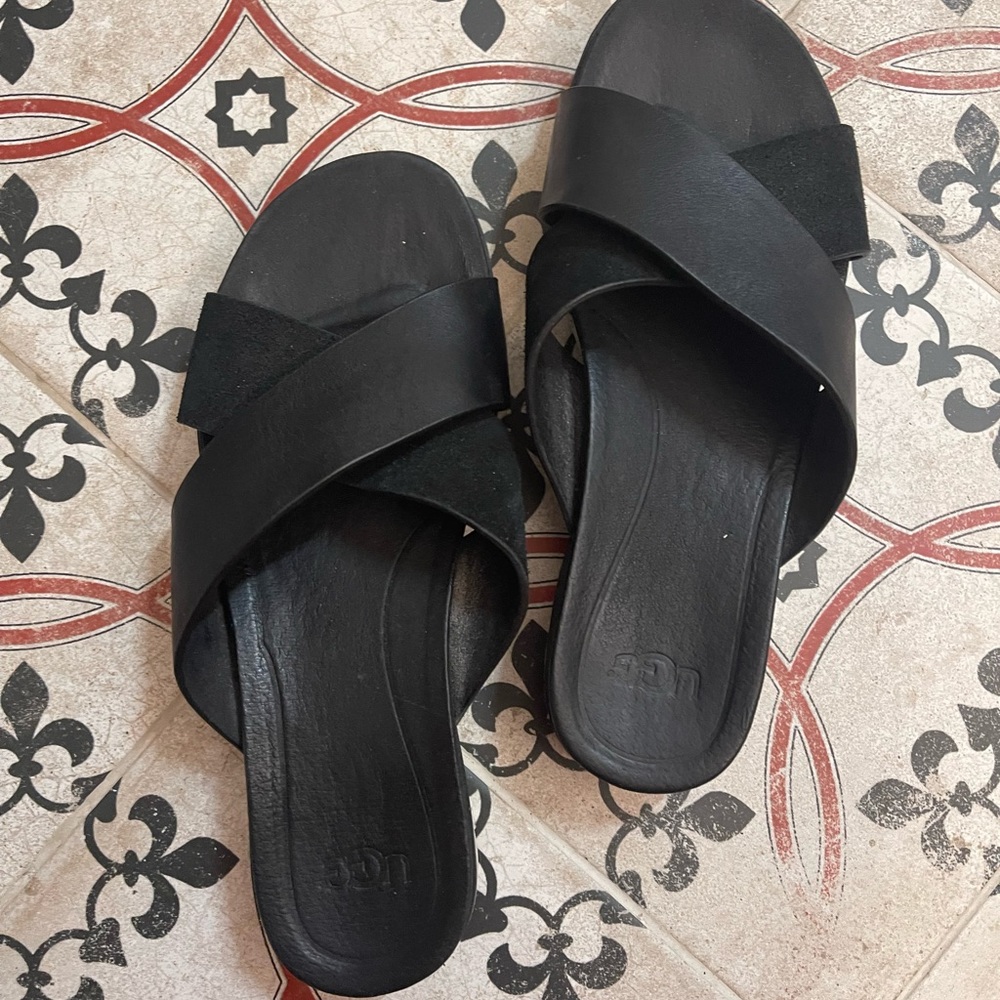 UGG Kari sandal Black Sz 7